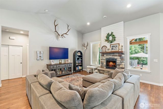 2425 106th Lane SE, Olympia, WA 98501