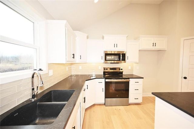 109 Johnson Circle, Dearborn, MO 64439