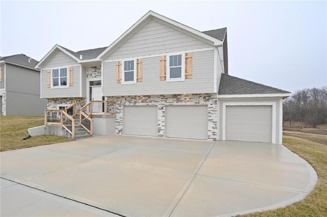 109 Johnson Circle, Dearborn, MO 64439