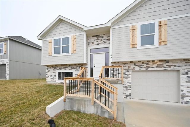 109 Johnson Circle, Dearborn, MO 64439