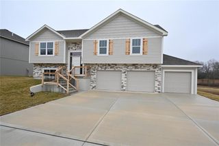 109 Johnson Circle, Dearborn, MO 64439
