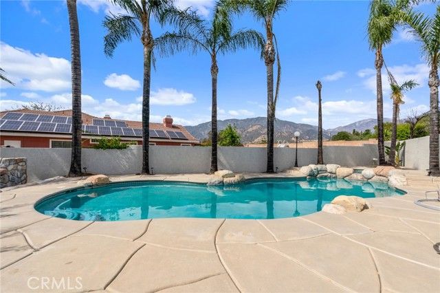 2048 Birkdale, Upland, CA 91784
