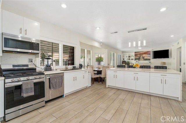 2048 Birkdale, Upland, CA 91784