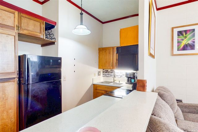 94-246 Leoku Street E103, Waipahu, HI 96797