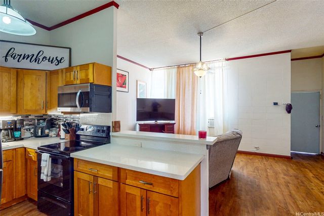 94-246 Leoku Street E103, Waipahu, HI 96797