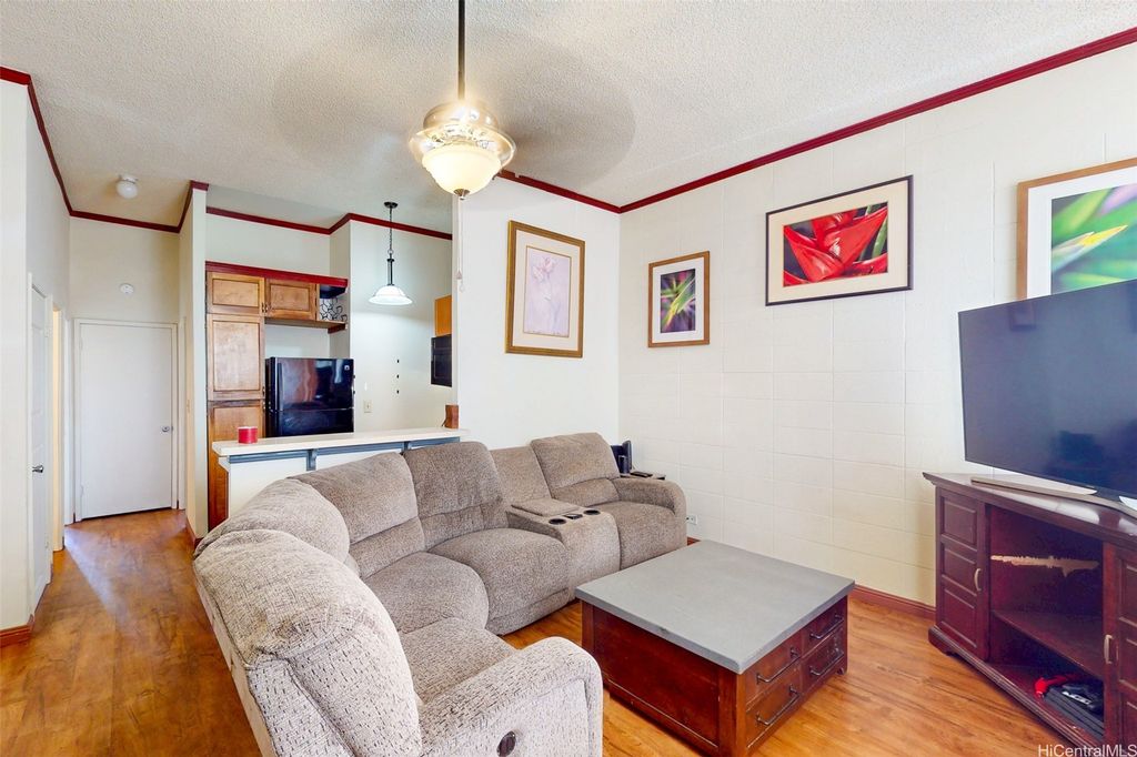 94-246 Leoku Street E103, Waipahu, HI 96797