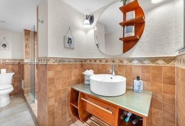 11111 Biscayne Blvd 2F, Miami, FL 33181