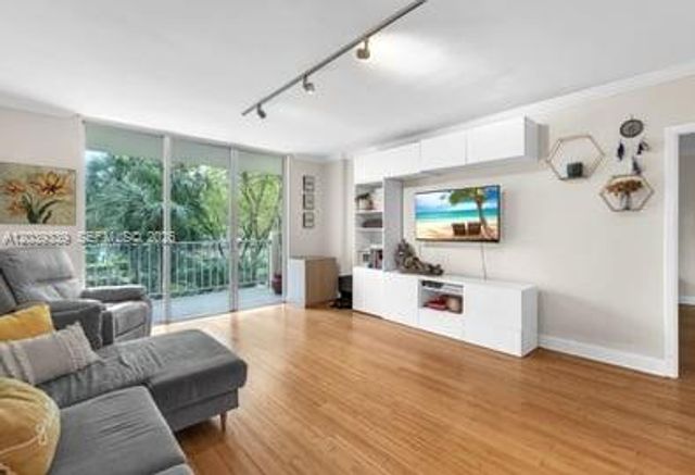 11111 Biscayne Blvd 2F, Miami, FL 33181