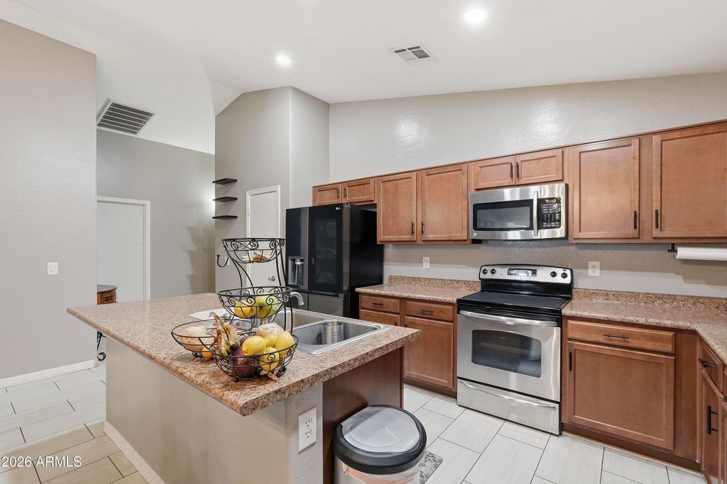 Image 11 of property listing at 10224 W GROSS Avenue, Tolleson, AZ 85353