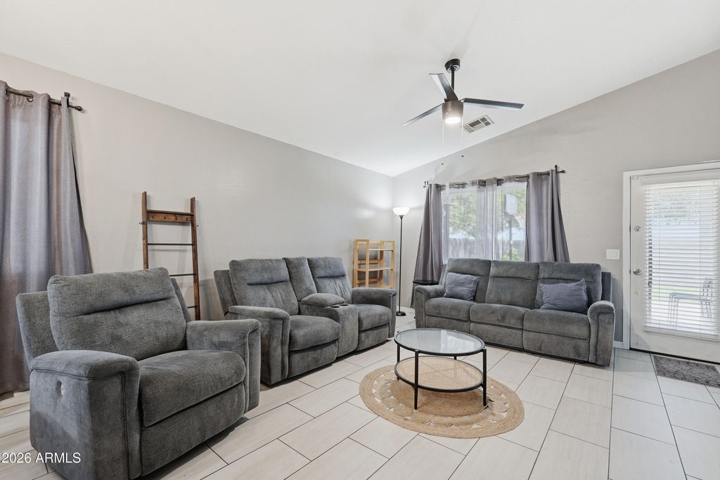 Image 6 of property listing at 10224 W GROSS Avenue, Tolleson, AZ 85353