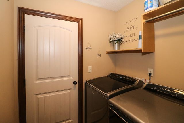 12613 E Willowgreen Circle, Wichita, KS 67207