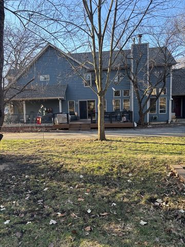 4700 Stonewall Avenue, Downers Grove, IL 60515