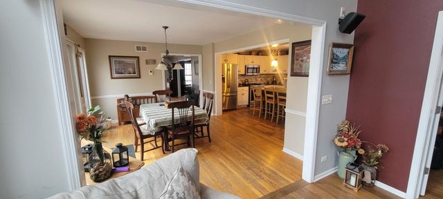 4700 Stonewall Avenue, Downers Grove, IL 60515