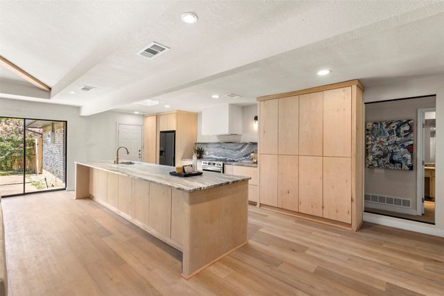 1516 Oak Vista Drive, Dallas, TX 75232