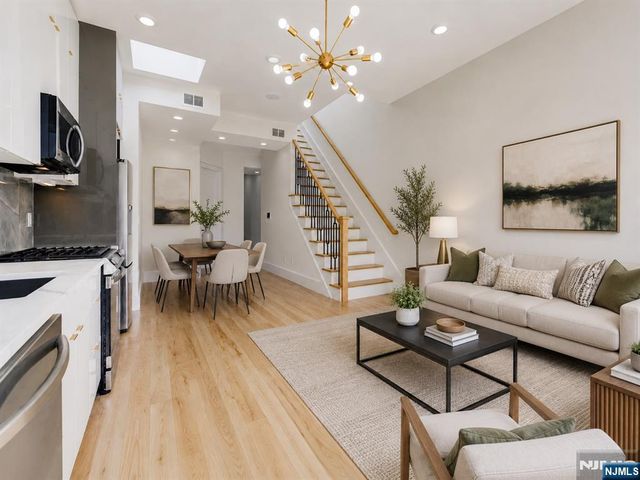 20 Van Nostrand 2, Jersey City, NJ 07305