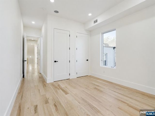 20 Van Nostrand 2, Jersey City, NJ 07305