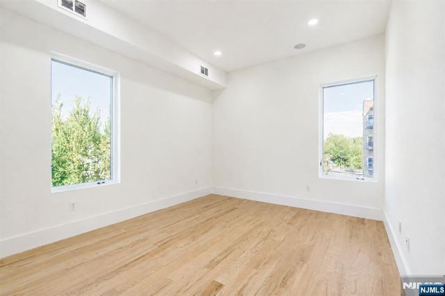 20 Van Nostrand 2, Jersey City, NJ 07305