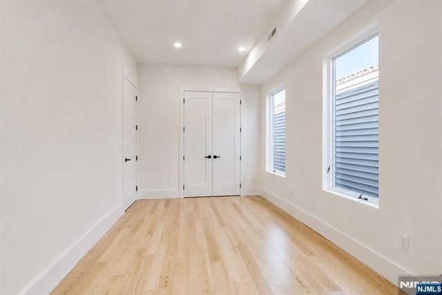 20 Van Nostrand 2, Jersey City, NJ 07305