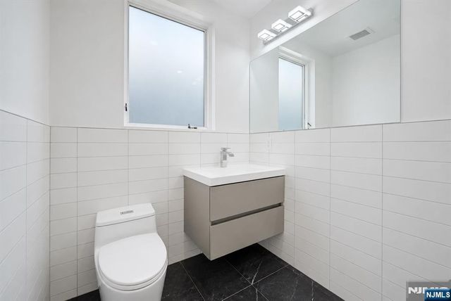 20 Van Nostrand 2, Jersey City, NJ 07305