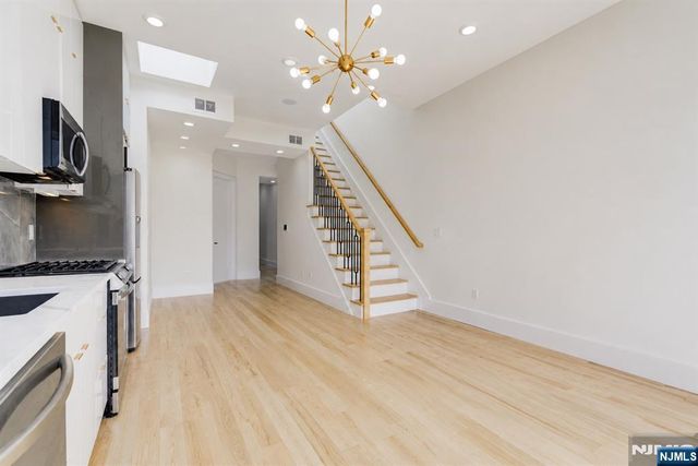 20 Van Nostrand 2, Jersey City, NJ 07305
