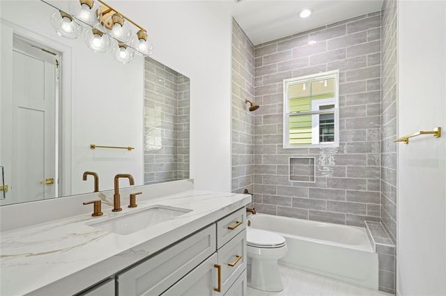 1106 62nd St, Galveston, TX 77551