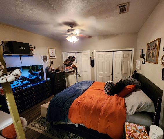810 S Sherman Street, Ennis, TX 75119