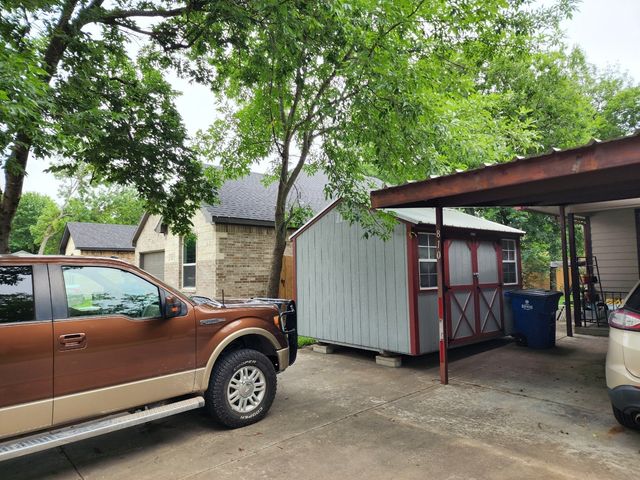 810 S Sherman Street, Ennis, TX 75119