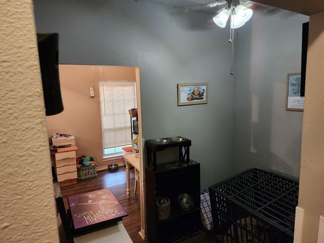 810 S Sherman Street, Ennis, TX 75119