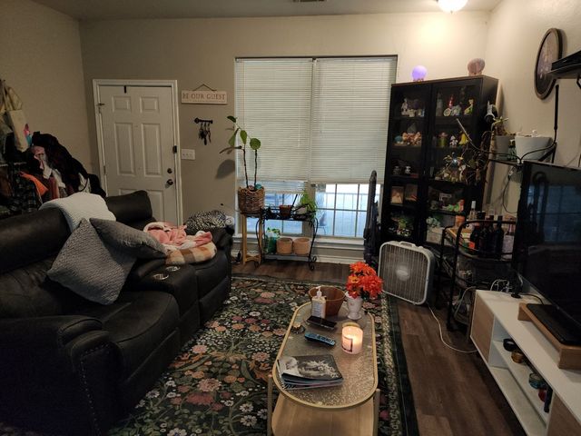 810 S Sherman Street, Ennis, TX 75119