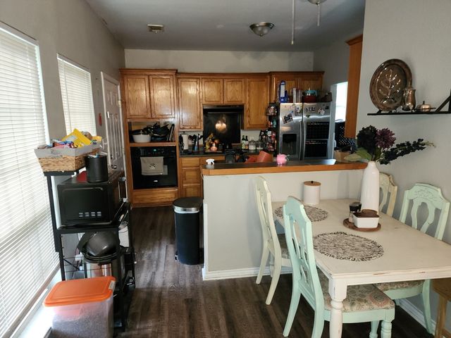 810 S Sherman Street, Ennis, TX 75119