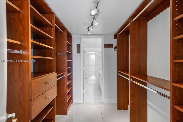 16590 NE 26th Avenue 502, North Miami Beach, FL 33160