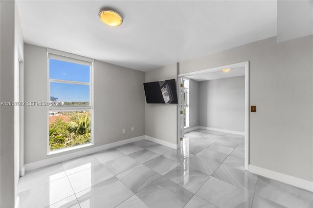 16590 NE 26th Avenue 502, North Miami Beach, FL 33160