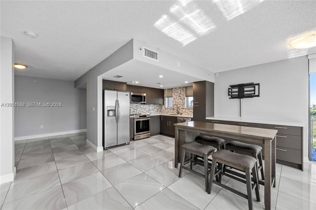 16590 NE 26th Avenue 502, North Miami Beach, FL 33160