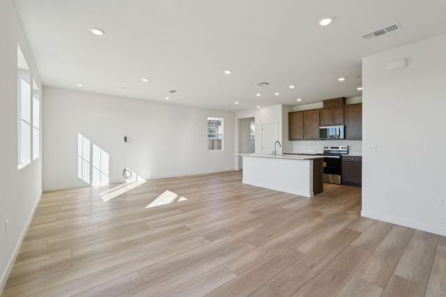 10324 W Hema Way, Elk Grove, CA 95757