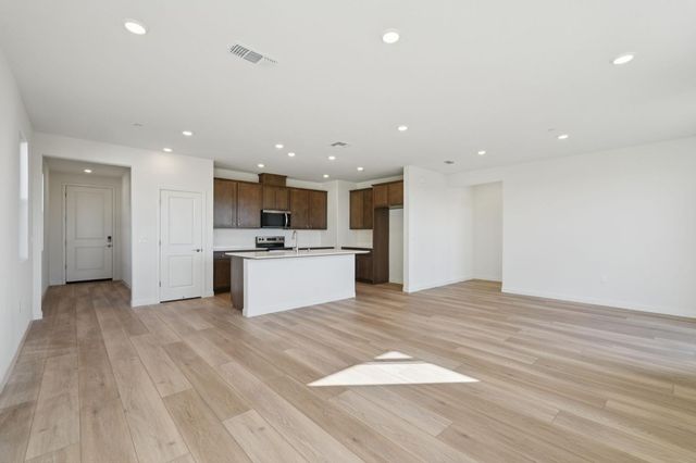 10324 W Hema Way, Elk Grove, CA 95757