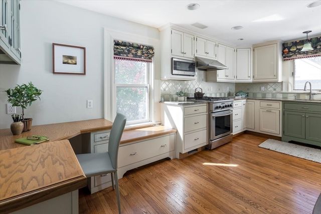 123 Charlesbank Rd. 123, Newton, MA 02458