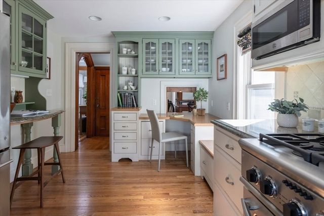 123 Charlesbank Rd. 123, Newton, MA 02458