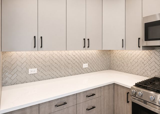 6530 S Champlain Avenue 1, Chicago, IL 60637