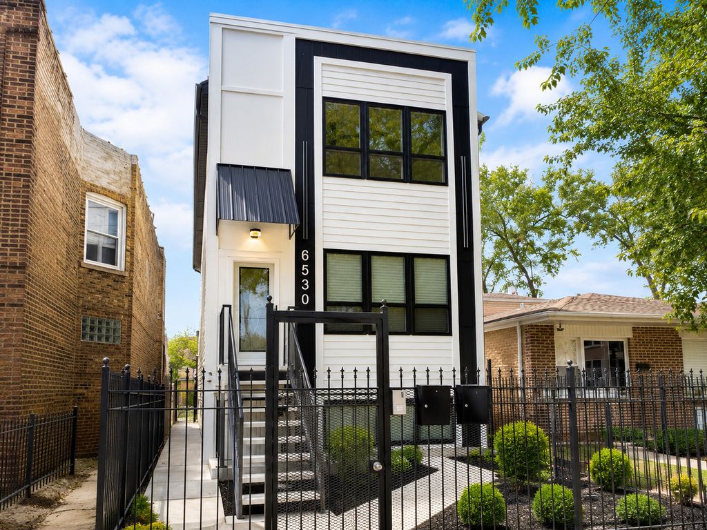 6530 S Champlain Avenue 1, Chicago, IL 60637