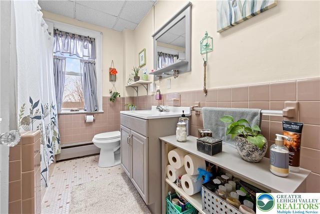 106 N Main Street, Nazareth Boro, PA 18064