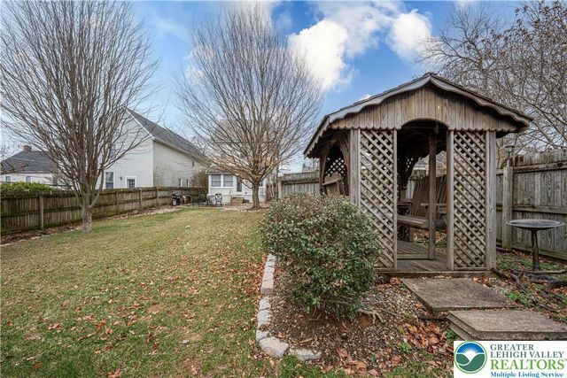 106 N Main Street, Nazareth Boro, PA 18064