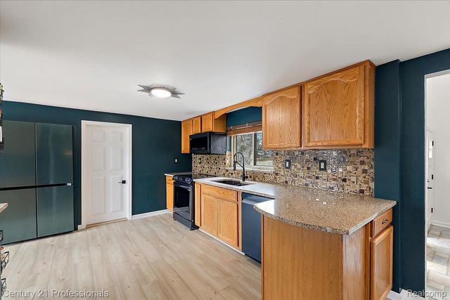 3185 Shimmons Road, Auburn Hills, MI 48326