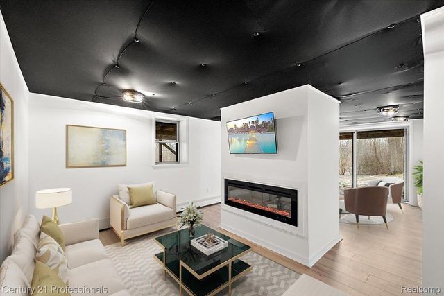 3185 Shimmons Road, Auburn Hills, MI 48326