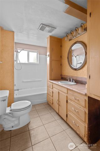 7601 25th Avenue E, Tacoma, WA 98404