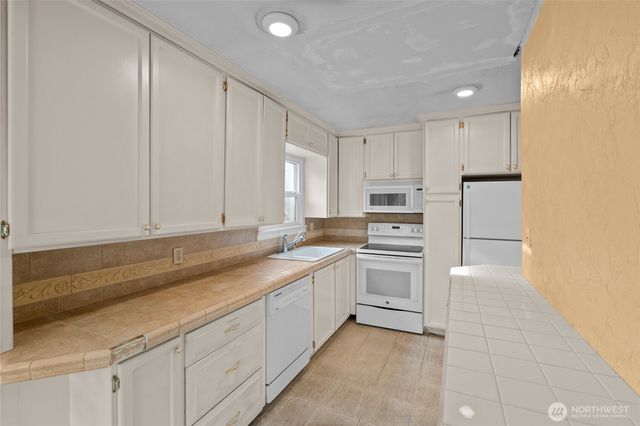 7601 25th Avenue E, Tacoma, WA 98404