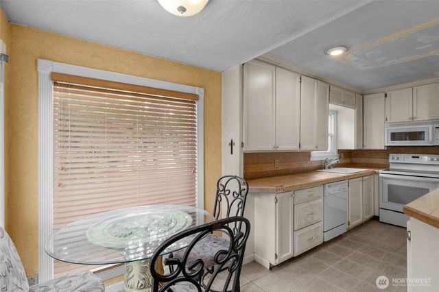 7601 25th Avenue E, Tacoma, WA 98404