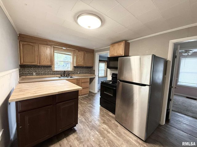 205 N PLUM Street, Desoto, IL 62924