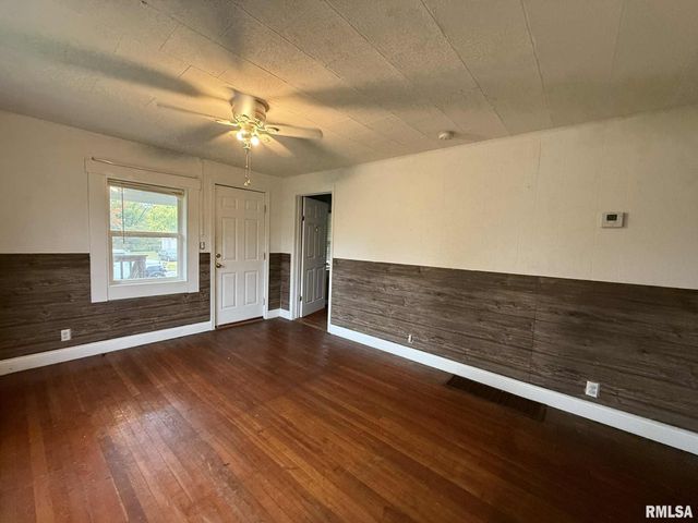 205 N PLUM Street, Desoto, IL 62924