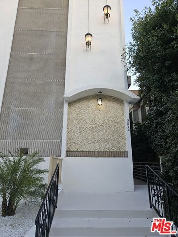 252 S Reeves Drive, Beverly Hills, CA 90212