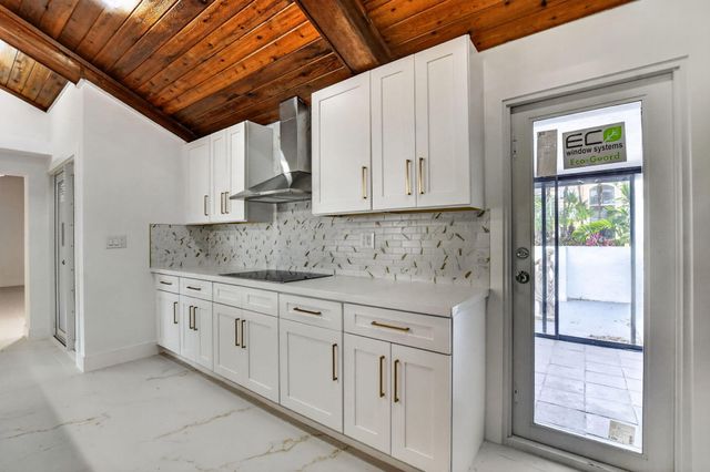 4701 NW 1st Place, Deerfield Beach, FL 33442